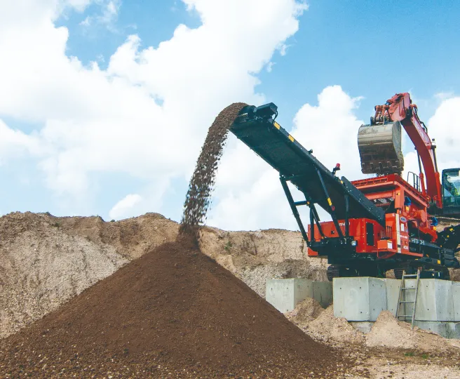 サンセイ建設のスタッフの作業風景